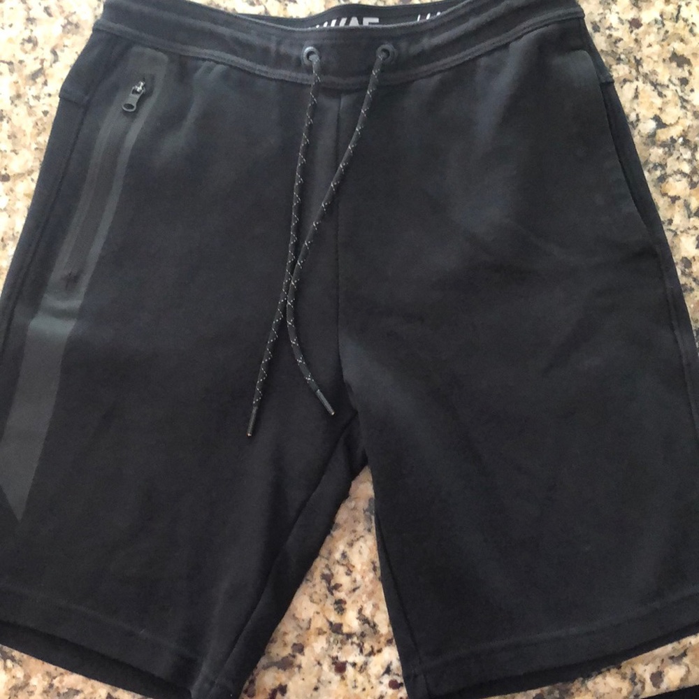 Like New! American Eagle men’s small black shorts